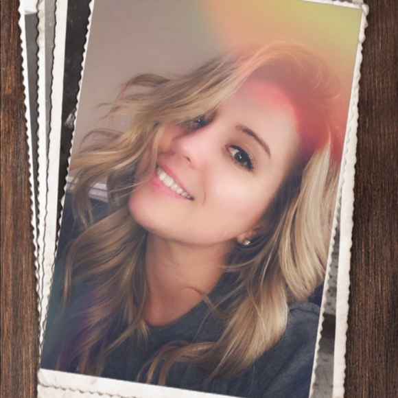 Meet your Posher, Elizabeth - Picture 3 of 3